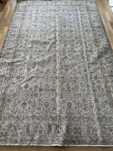 Load image into Gallery viewer, Vintage Turkish 6’5” x 10’1”