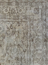 Load image into Gallery viewer, Vintage Turkish Rug