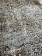 Load image into Gallery viewer, Antique Mahal 9’2” x 11’5”