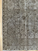 Load image into Gallery viewer, Vintage Kirman 7’9” x 10’4”