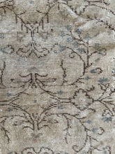 Load image into Gallery viewer, Vintage Turkish 6’10” x 10’