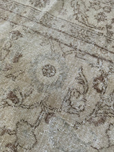 Load image into Gallery viewer, Vintage Turkish Rug