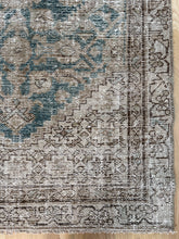 Load image into Gallery viewer, Antique Designer Runner #121 3’1” x 9’10”