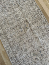 Load image into Gallery viewer, Vintage Turkish 3’2” x 7’7”