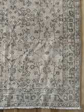 Load image into Gallery viewer, Vintage Turkish 4’1” x 6’8”