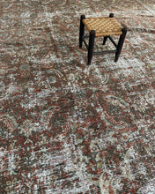 Load image into Gallery viewer, Antique Mahal 8’10” x 11’9”