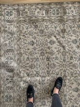 Load image into Gallery viewer, Vintage Turkish 6’5” x 10’1”