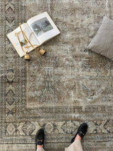 Load image into Gallery viewer, Semi-Antique Mahal 8’7” x 11’4”