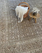Load image into Gallery viewer, Antique Mahal 9’11” x 13’3”