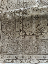 Load image into Gallery viewer, Vintage Kirman 7’9” x 10’4”