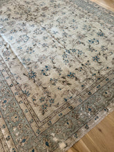 Load image into Gallery viewer, Vintage Mahal 8’9” x 11’
