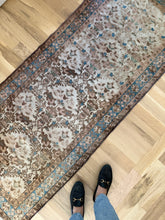 Load image into Gallery viewer, Vintage Lilihan 2’7” x 6’5” runner kitchen bathroom
