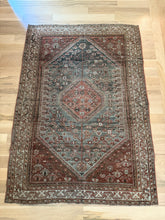 Load image into Gallery viewer, Antique Siraz 3’6” x 5’
