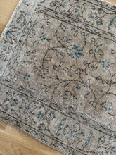 Load image into Gallery viewer, Vintage Turkish 2’4” x 6’6”
