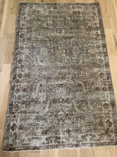 Load image into Gallery viewer, Antique Mahal 3’5” x 5’5”
