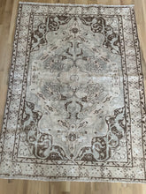 Load image into Gallery viewer, Vintage Persian 4’2” x 5’7”
