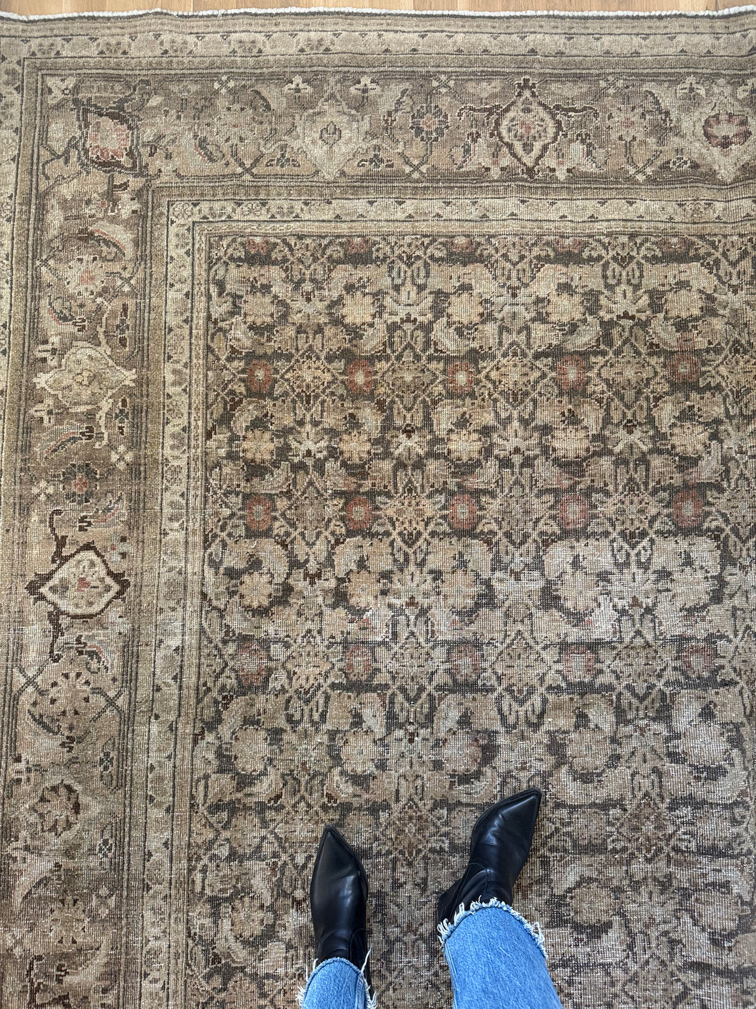 Antique Mahal 9’ x 12’7”