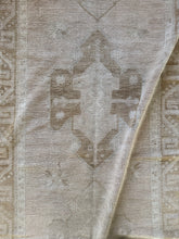 Load image into Gallery viewer, Vintage Oushak 3’2” x 11’1”
