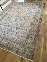 Load image into Gallery viewer, Vintage Turkish 7’3” x 10’11”
