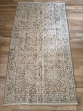 Load image into Gallery viewer, Vintage Turkish 3’9” x 6’9”
