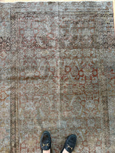 Load image into Gallery viewer, Antique Mahal 3’8” x 5’7”
