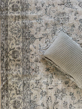 Load image into Gallery viewer, Vintage Turkish 7’3” x 10’11”

