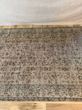 Load image into Gallery viewer, Vintage Turkish Gallery 4’8” x 11’9”
