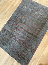 Load image into Gallery viewer, Antique Mahal 3’8” x 5’7”
