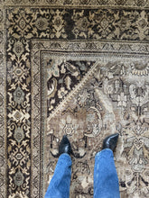 Load image into Gallery viewer, Antique Mahal 7’2” x 10’3”
