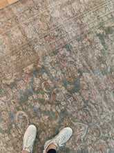Load image into Gallery viewer, Antique Mahal 8’ x 13’7”
