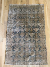 Load image into Gallery viewer, Antique Malayer 2’9” x 4’4”
