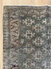 Load image into Gallery viewer, Vintage Baluch 2’11” x 5’7”
