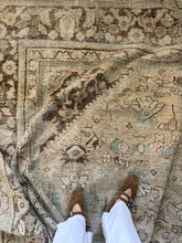 Load image into Gallery viewer, Vintage Mahal 9’2” x 12’
