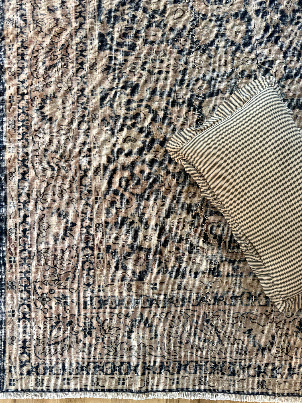 Vintage Oushak 7’4” x 11’2”
