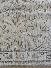 Load image into Gallery viewer, Vintage Turkish 2’9” x 11’
