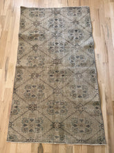 Load image into Gallery viewer, Vintage Turkish 3’8” x 6’5”
