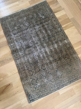 Load image into Gallery viewer, Antique Tabriz 2’9” x 4’5”
