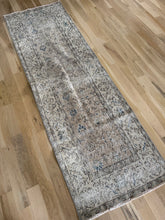 Load image into Gallery viewer, Vintage Turkish 2’3” x 7’
