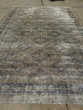 Load image into Gallery viewer, Antique Isparta 11’3” x 15’6”
