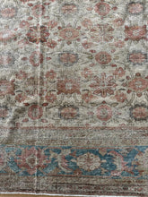 Load image into Gallery viewer, Antique Mahal 10’ x 13’8”
