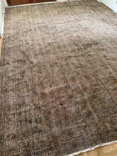 Load image into Gallery viewer, Vintage Turkish 9’7” x 13’1”
