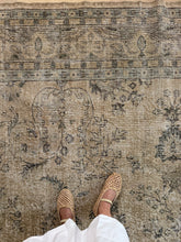 Load image into Gallery viewer, Vintage Turkish 9’8” x 13’
