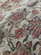 Load image into Gallery viewer, Antique Mahal 10’ x 13’8”
