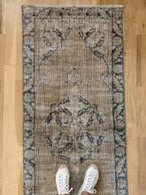 Load image into Gallery viewer, Vintage Turkish 2’6” x 11’4”
