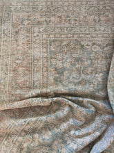 Load image into Gallery viewer, Antique Mahal 8’ x 13’7”
