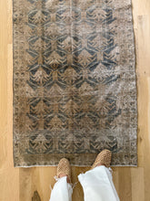 Load image into Gallery viewer, Antique Malayer 2’9” x 4’4”
