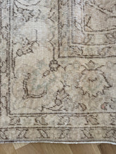 Load image into Gallery viewer, Vintage Turkish 7’ x 10’2”

