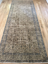 Load image into Gallery viewer, Vintage Turkish Gallery Rug 4’9” x 11’10”
