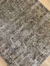 Load image into Gallery viewer, Antique Mahal 3’5” x 5’5”
