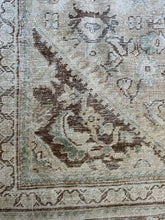 Load image into Gallery viewer, Vintage Mahal 9’2” x 12’

